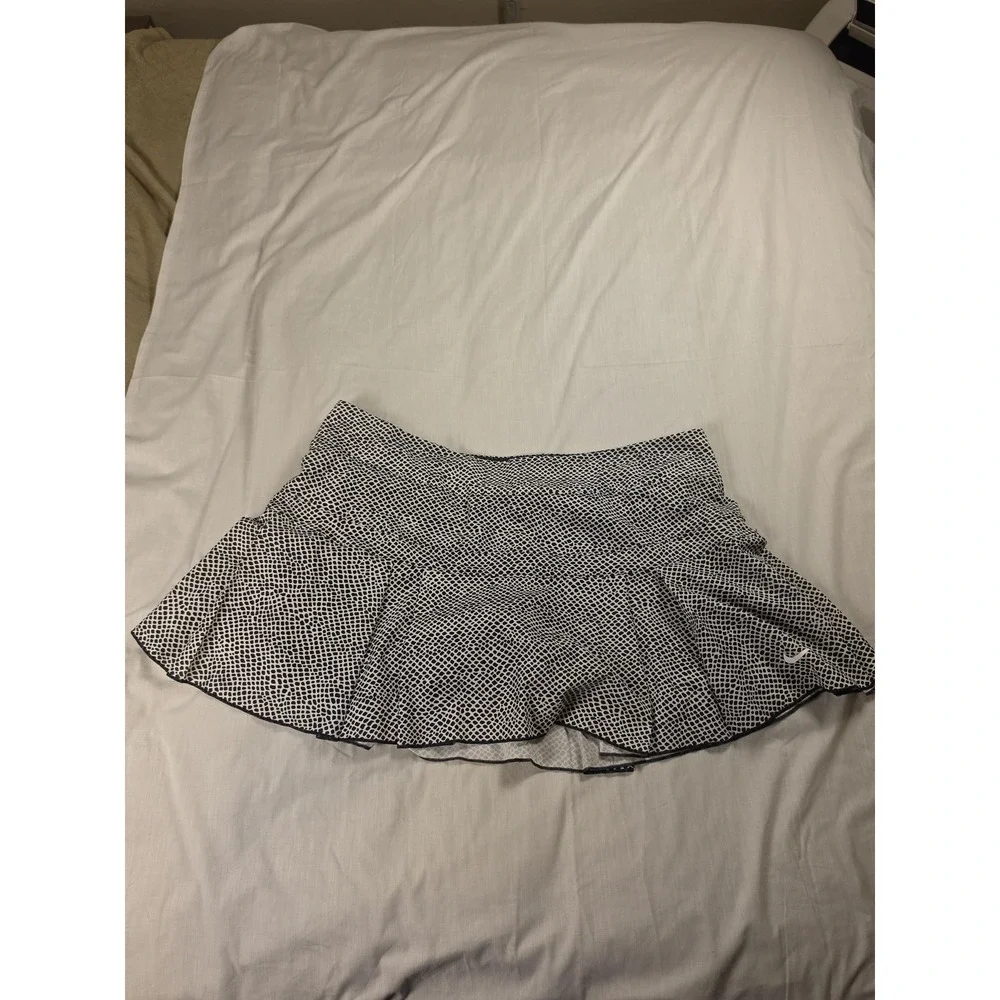 Nike Skort Womens Medium Black Geometric Print Tennis Athletic Skirt Activewear